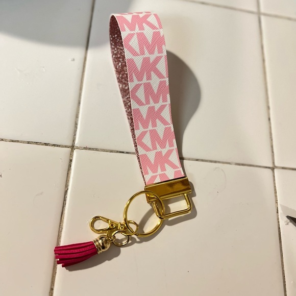 Designer wristlet keychains - Picture 5 of 14